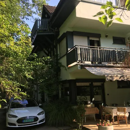 Zoeldello Apartmanhaz * שיופוק