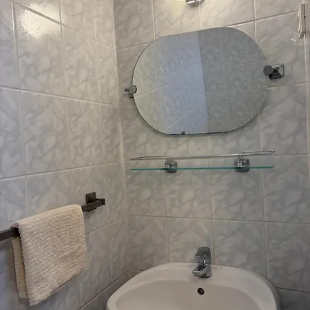Zoeldello Apartmanhaz דירה שיופוק