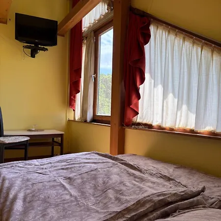 Zoeldello Apartmanhaz שיופוק